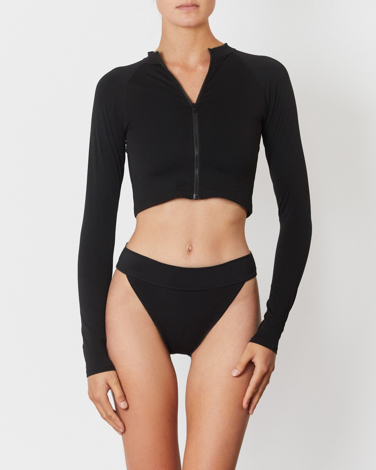 On body front of the The Contour Rashguard - Black