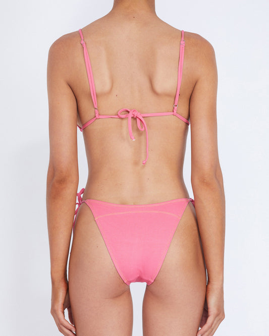 On body back of the 90s Tie Pant in Roze. 
